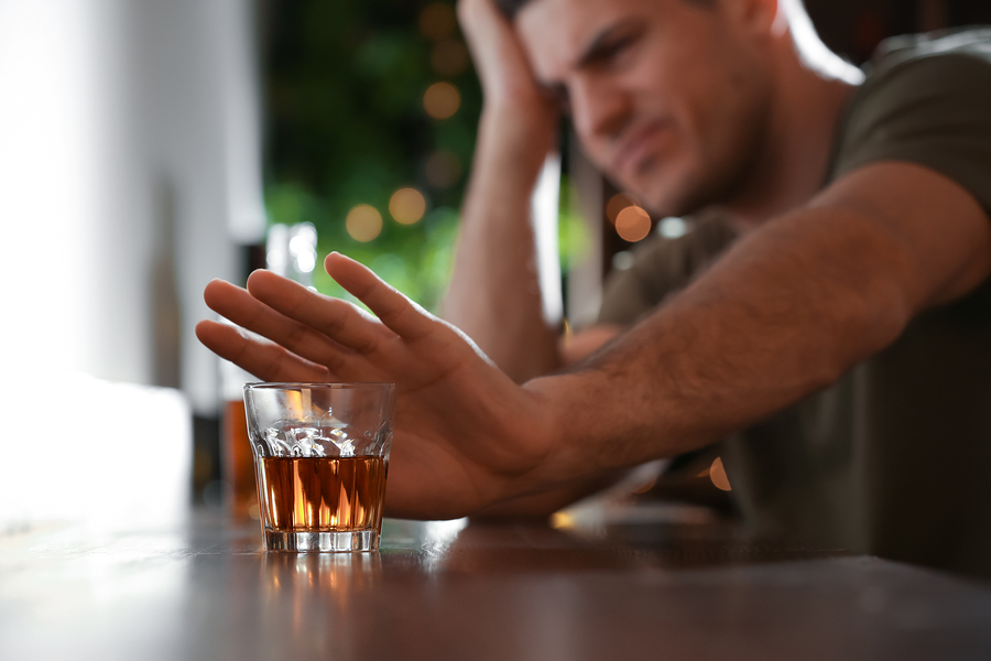 Rượu bia là món giải khát mà những người bị bệnh xương khớp nên kiêng khem đặc biệt.